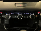オートエアコンは左右席で独立温度コントロールが可能です。運転席はキンキンに冷やして助手席はマイルドにと言った設定が可能です☆暑さ寒さでケンカすることもなくなりますね♪