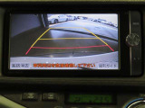 バックガイドモニターで、後方を確認しながら安心して駐車することができます。運転初心者も熟練者も必須の機能ですよ!