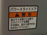 見た目が大事!な外装はぴかっとキレイに磨いており、経年のくすみもよみがえっております。ヘッドライトやドア周辺を磨く際にはマスキングテープを使用して保護しながら丁寧に作業をしております。