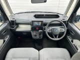 まごころクリーニングにより車内清掃、各部艶出し、消臭、除菌を実施してございます!シート、ハンドル、シフトにはビニールカバーを装着、足元にはマットを敷いて展示してあります!!