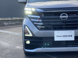 夜間走行の様々な局面に向けて、LEDヘッドランプで視認性をしっかり確保☆ハロゲンヘッドランプのおおよそ2倍の光量で、広範囲に明るくドライバーをサポートしてくれます。