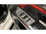 メルセデス・ベンツはドイツ本国シュツットガルト近郊でのメルセデス自車が関わった重大事故を、40年以上に亘って調査しています。エアバッグやシートベルトテンショナーは、この調査の結果生み出されました。