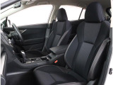 長時間の運転も疲れにくいフロントシート!体をしっかり支えてくれて運転がしやすい形状です!!