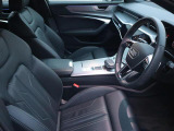 Audi正規ディーラーが高品質をお約束。高度な訓練・教育を受けたAudi専任メカニックが、100項目にもおよぶ精密な点検を実施。すべてクリアしたAudi車だけ、あなたのお手元に届けられるのです