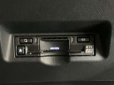 高速道路で便利な【ETC2.0】を装備しています。光ビーコン搭載で渋滞情報などナビゲーションと連動することで機能も充実いたします。他、観光施設に立ち寄るための高速料金割引サービス等もございます。
