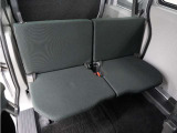 2列目シートです 簡単な操作で折りたたむことが可能で、フラットな荷室となります。