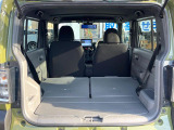 積み下ろしのしやすいデッキにはたっぷりと荷物を積み込んでいただけます。遊びから仕事まで、様々なシーンで頼れます♪