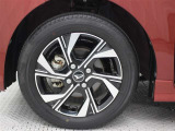 14インチアルミホイール(切削)を装着しています。タイヤサイズ155/65R14