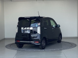 バックカメラが付いているのでバックでの車庫入れも安心です。