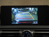 バックカメラ付きで運転が苦手な方の車庫入れもラクラクです。後方の死角部分がモニターに映し出されるので安全性もアップ!