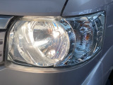 車の顔ともいえるヘッドライトは、丸目で愛嬌を感じさせるデザインです。