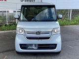 狭い駐車場でも、スライドドアならチャイルドシートへのお子さまの乗降や荷物の積載もスムーズ。とても便利な【両側電動スライドドア】ドアハンドを少し引くだけでリアドアが自動開閉します。