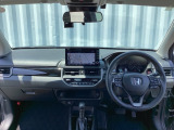 運転席周りです。カップホルダーや小物の収納などは必須ですよね!!使い勝手の良いつくりになっております!!