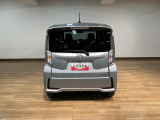 国道1号線沿い(京都方面)にございます。公共交通機関ですと京阪電車「枚方市」(京橋から特急で1駅)よりバス「国道池ノ宮」徒歩約5分です。