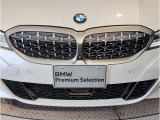☆BMWの代名詞とも言える【キドニーグリル】一目見ただけでBMW車であると認識できる確固たるアイコンとして存在感を放ちます☆