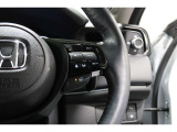Hondaセンシングの機能のひとつ、アダプティブクルーズコントロール付!アクセルから足を離しても設定したスピードと前車との車間を保ち走行してくれます!車線維持もアシスト☆高速道路で疲労軽減ですね☆
