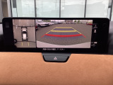 狭い場所での駐車やすれ違いなどでより的確な運転操作に役立つ360&deg;ビューモニターが装備されています。