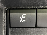 【パワースライドドア】スマートキーや運転席のスイッチでスライドドアの開閉が可能♪電動だから力を入れてドアを開ける必要が無く、小さいお子様でも、重い荷物を持っている時もラクに開け閉めできます♪