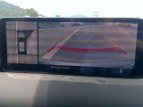 ★360&deg;ビューモニター★クルマを真上から見下ろしているかのような映像によって車庫入れや縦列駐車などの駐車時に自車と駐車位置の関係をひと目で確認できスムースな駐車をサポートします!