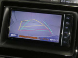 【バックカメラ】駐車時に後方がリアルタイム映像で確認できます。大型商業施設や立体駐車場での駐車時や、夜間のバック時に大活躍!運転スキルに関わらず、今や必須となった装備のひとつです!
