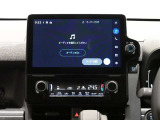 ディスプレイオーディオを装備。スマホとクルマをつなぐことで、これまでのナビに加えて、いろんなサービスが楽しめます。