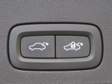 【パワーバックドア】スマートキーや運転席のボタンを押すだけでリアゲートが自動で開閉します!荷物を持っている時や、高い位置にあるバックドアを閉める際に便利な機能です。