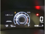 とっても見やすいメーターです。夜間時はラグジュアリーな気分にさせてくれる照明が魅力ですので、夜のドライブも楽しみになりますよ♪