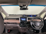 【前方視界】開放的な前方視界!運転がしやすく疲れにくいです♪窓が大きく、見通しがとっても良いおクルマですよ♪