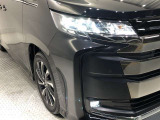 これはヘッドライト!その車のイメージをだいぶ左右しますよね〜