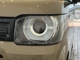 LEDヘッドライトは、点灯の瞬間から最大光量を発揮し、突然暗くなるトンネルなどでの安定感を高めます。