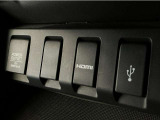 HDMIポート、USBポートが装備されております。HDMIポートを他の機器と繋げることによって、モニターへ映像を流すことができます。
