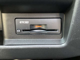 ETC2・0 ナビゲーションと連動モデル。充実したETC機能に加えて、ITSスポットとの高速、大容量、双方向の通信が可能で、次世代の運転支援サービスを受けることができます。