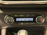 作動状態が一目でわかる液晶ディスプレイ付きAUTOエアコンを装備しています♪室内の温度を設定するとセンサーが室温を感知して、温度、風量を自動的にコントロ-ルして快適な空間を作ってくれます!