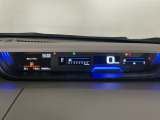 メータは先進的なデジタルメーターを採用!ゆっくりと数字が動くのでとても見やすく表示されます!続可能距離等の情報やHonda SENSINGの注意・警告も表示します!