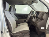 ★フロントシート★ 自然な姿勢のままでいられるシートが、運転しやすさと疲れにくさを感じさせてくれるはずです♪