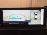 車を上から見たような視点のパノラミックビューモニター。後方の死角だけでなく左右や前方の障害物の発見もしやすくなります!