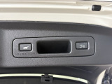 パワーゲートが装備されていますので、手荷物が多くても楽々操作で指1本!運転からも操作できます