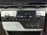 タブレット端末のようなタッチパネル式のエアコン操作パネル♪シフトはボタン式になりました♪