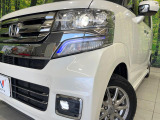 【LEDヘッドライト】悪天候や夜間走行時も良好な視界を確保し安心して運転できる高輝度LEDヘッドライトを装備!点灯速度が早く、消費電力も抑えられています。