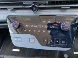 ワンペダルドライブが可能になるr-Pedal Step付!エアコンは左右独立で温度調整ができるのでどこの席に座っても快適!