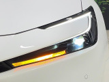 【LEDヘッドライト】悪天候や夜間走行時も良好な視界を確保し安心して運転できる高輝度LEDヘッドライトを装備!点灯速度が早く、消費電力も抑えられています。