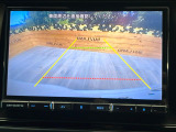 【バックカメラ】駐車時に後方がリアルタイム映像で確認できます。大型商業施設や立体駐車場での駐車時や、夜間のバック時に大活躍!運転スキルに関わらず、今や必須となった装備のひとつです!
