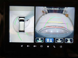 パノラミックビューモニター付きです。車両を上から見たような映像をディスプレイオーディオ画面に表示。運転席からの目視だけでは見にくい、車両周辺の状況をリアルタイムでしっかり確認できます。