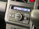 【オートエアコン】一度お好みの温度に設定すれば、車内の温度を検知し風量や温度を自動で調整。暑い&hellip;寒い&hellip;と何度もスイッチ操作をする必要はありません。快適な車内空間には必須の機能ですね♪