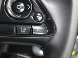 レーダークルーズコントロール作動時に車線維持に必要な運転操作の支援を行う「レーントレーシングアシスト(LTA)」を搭載しています。