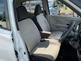 運転席まわりは、使用感も少なく良好な状態です。