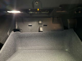 グローブボックス内にETC車載器を搭載しております。