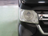 LEDヘッドライトは、点灯の瞬間から光量を発揮し、突然暗くなるトンネルなどでの安定感を高めます。