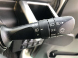 【オートライト】装備。ヘッドライト自動点灯・消灯システム/ランプオートカットシステムです。オートに設定すれば外が暗くなれば点灯、明るくなれば消灯を自動でしてくれます。
