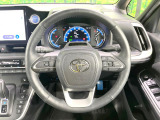 【純正革巻きステアリング】上質な革を使用することで、手にしっかり馴染みとても運転しやすいハンドルです♪